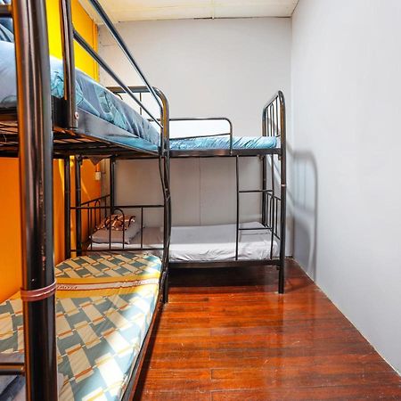 Hotel Spot On 90610 Loft Waterfront Kuching Exteriér fotografie